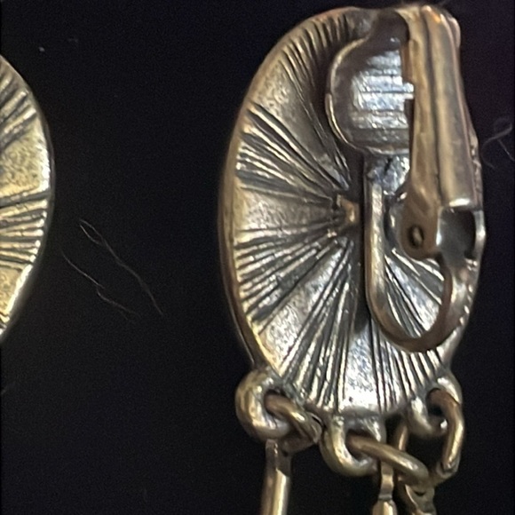 Vintage Cameo Dangle Earrings - Picture 5 of 6